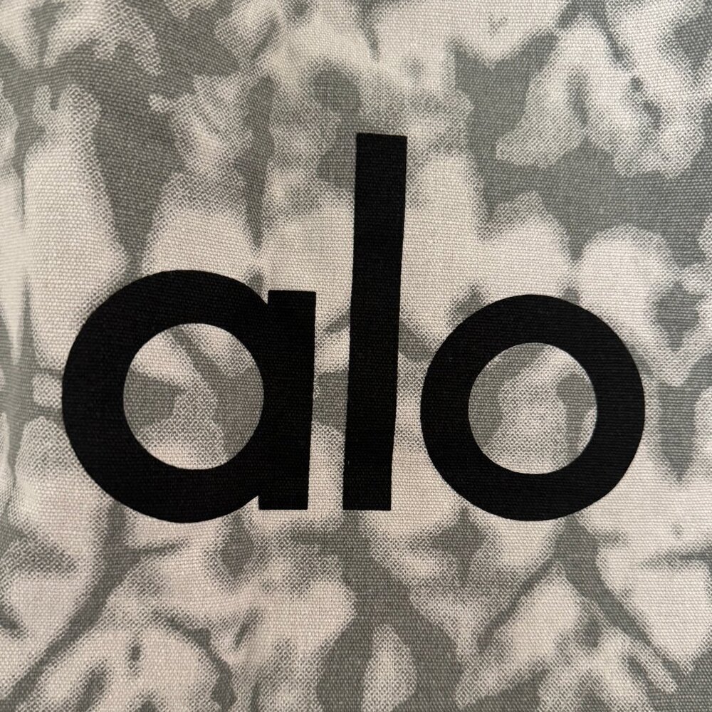 NWT Alo Yoga Oversized Tote Bag - Picture 2 of 3